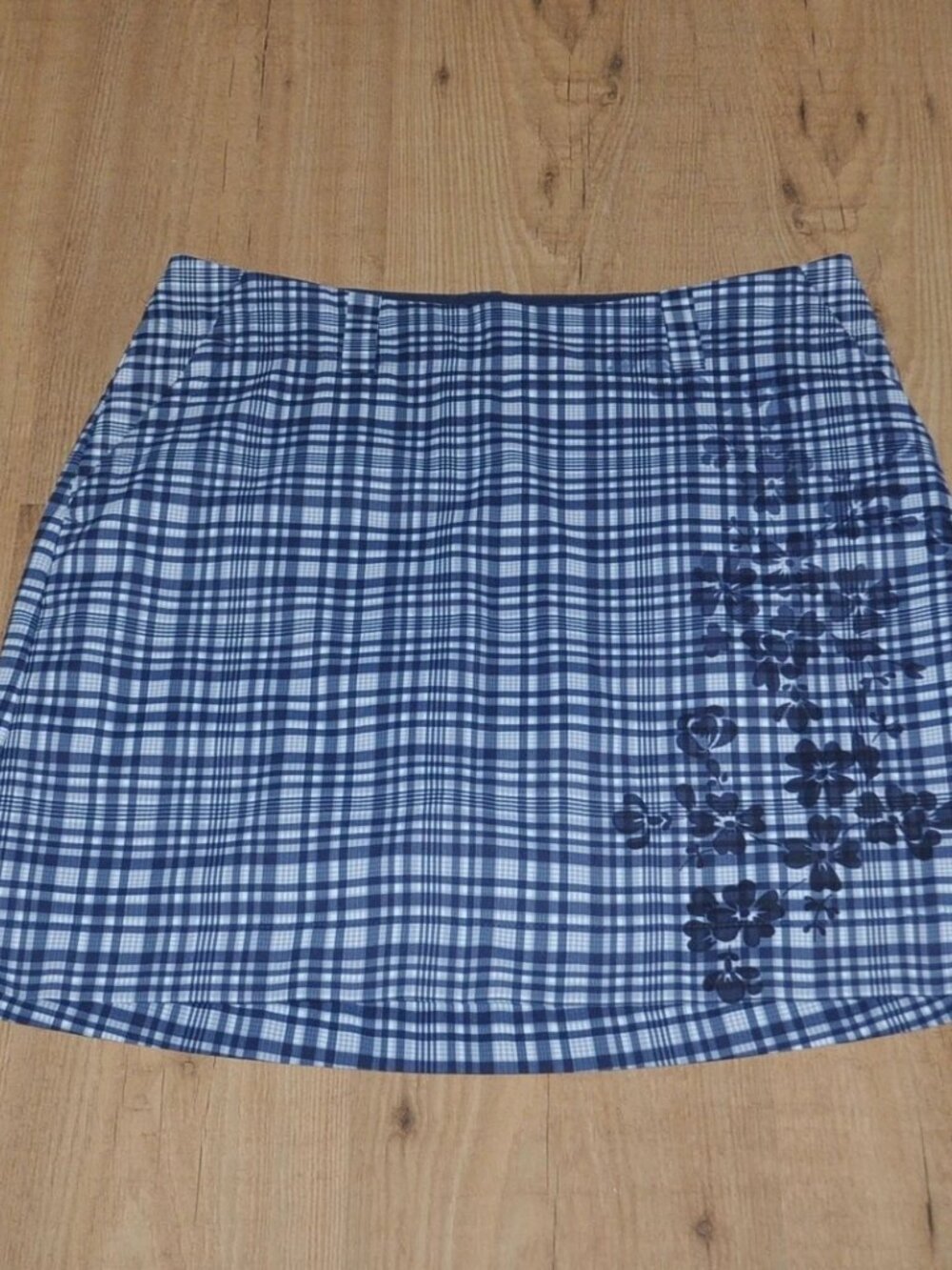 NIKE women's skirt short  size 6
